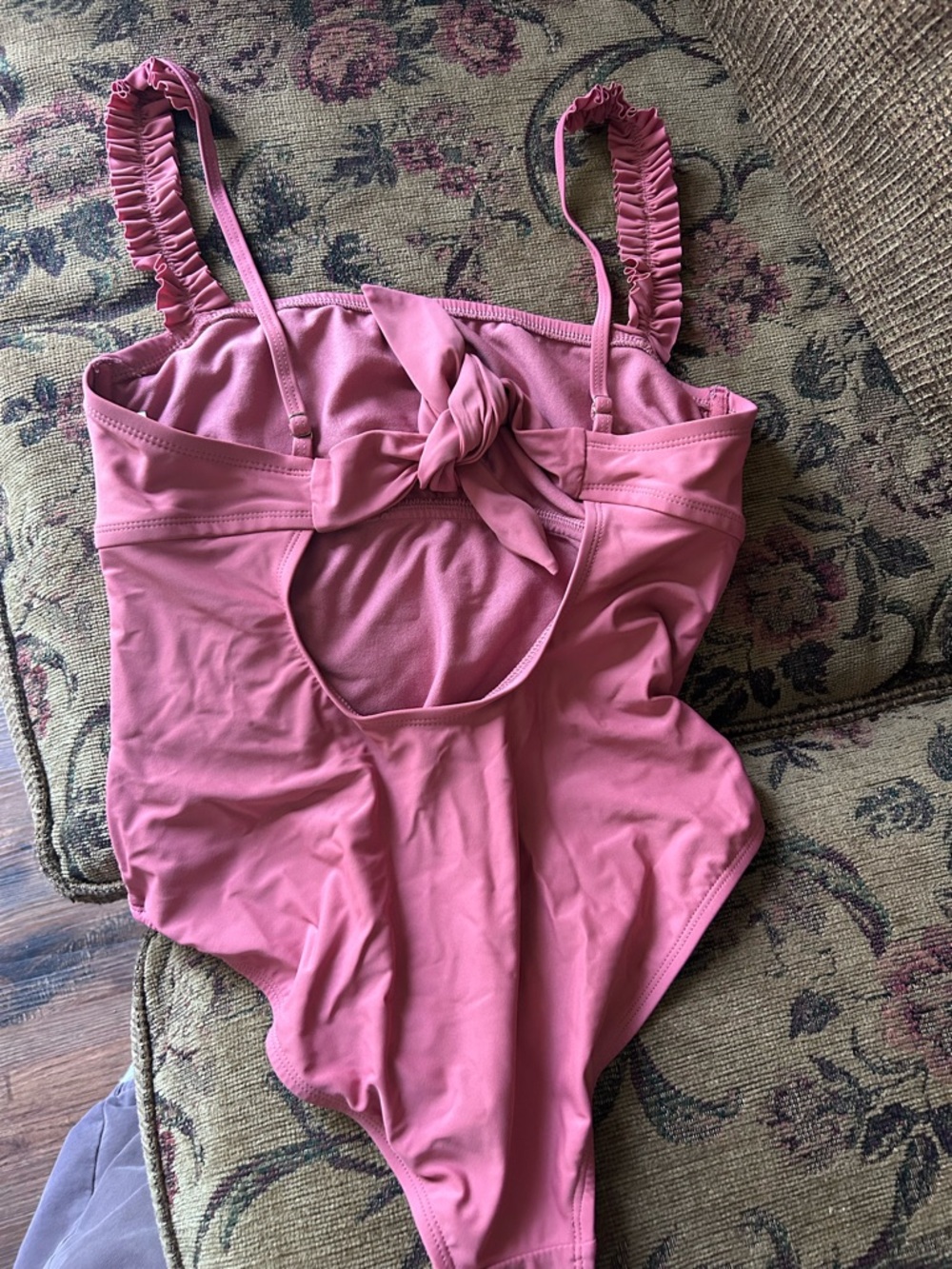 Medium Swimsuit bundle - Picture 5 of 9